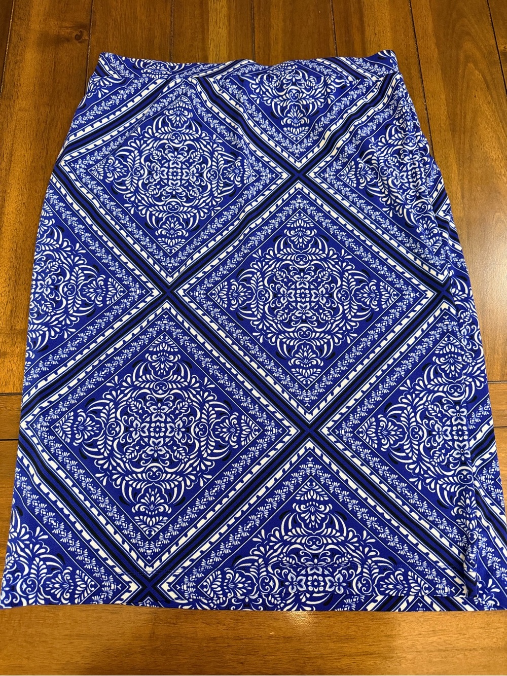 Liz Claiborne Blue Medallion Straight Midi Skirt M